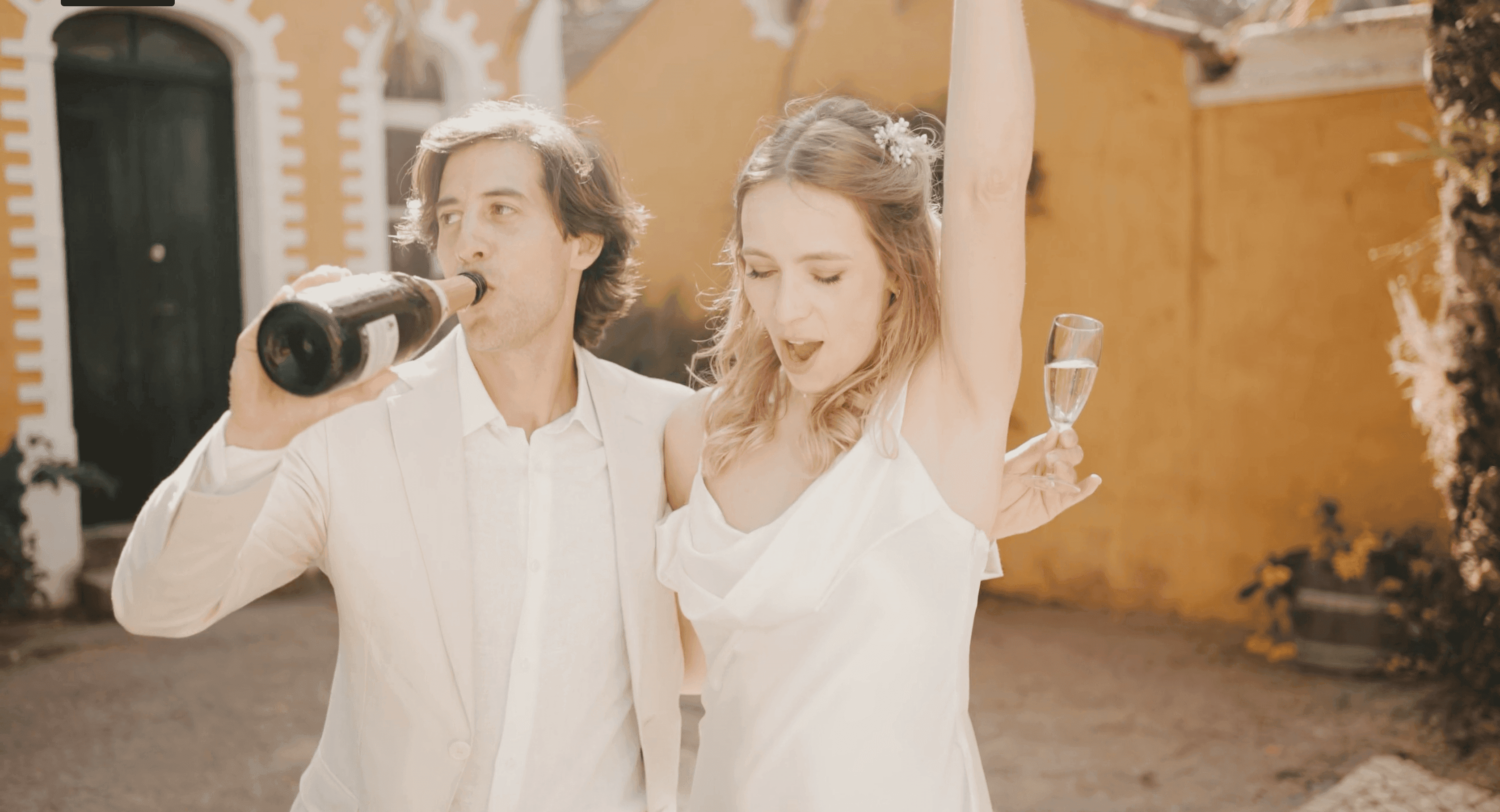 couple drinking champanhe